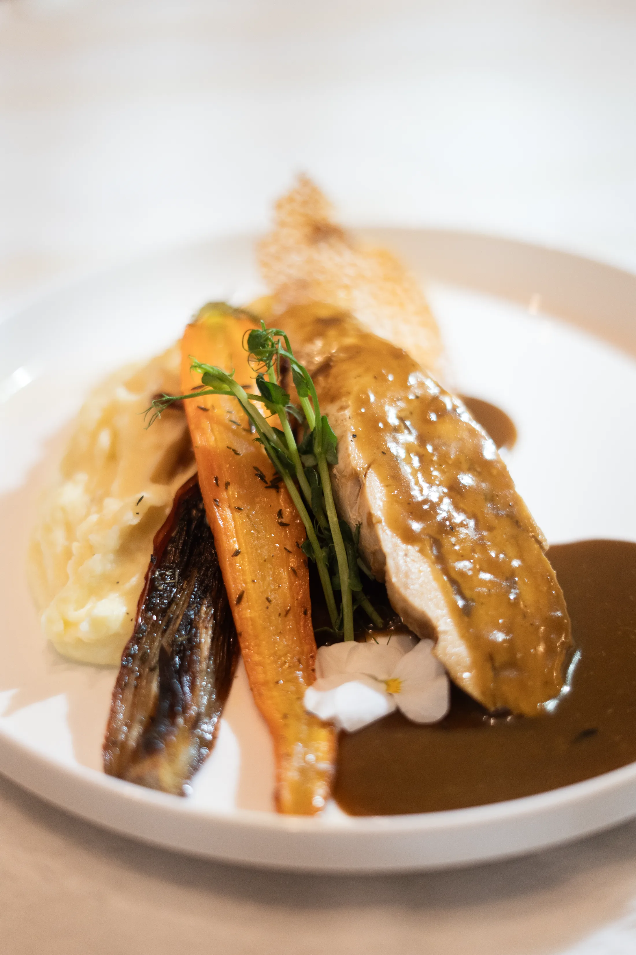 Plat signature Top Toques — canard rôti et carottes glacées